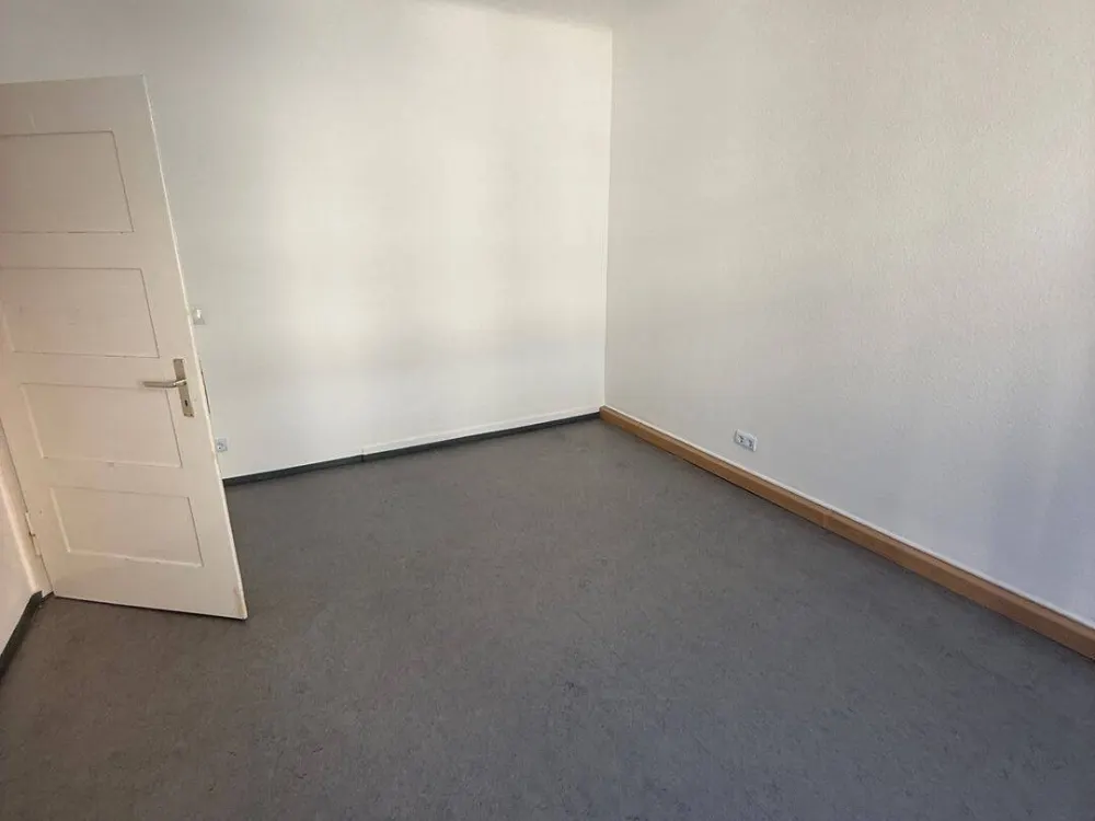 Zentral in Stuttgart: Geräumige 4-Zimmer-WG-Wohnung in Mitte