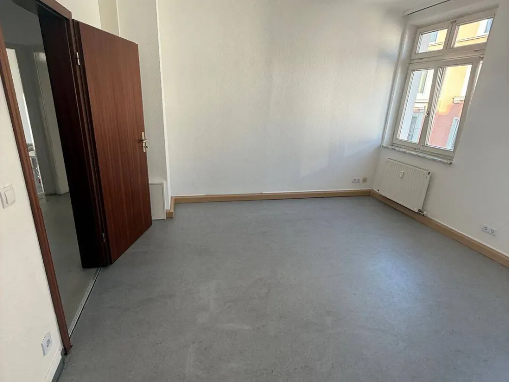 Zentral in Stuttgart: Geräumige 4-Zimmer-WG-Wohnung in Mitte
