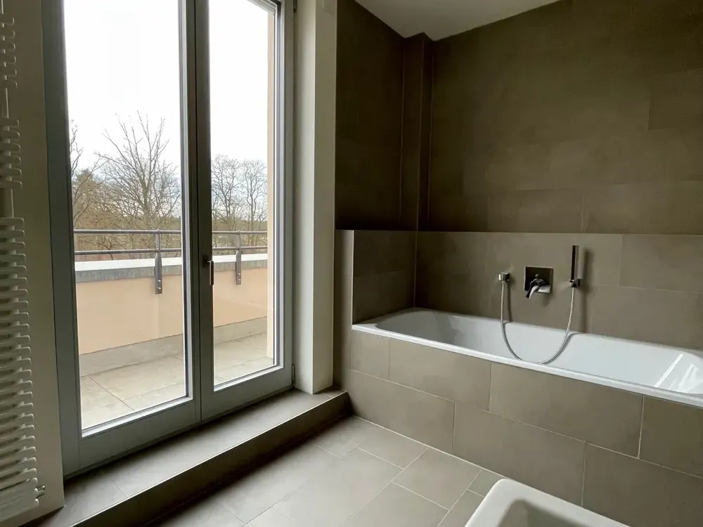 * EXKLUSIVE PENTHOUSE-WOHNUNG MIT GROßER TERRASSE * WOHNANLAGE MIOS