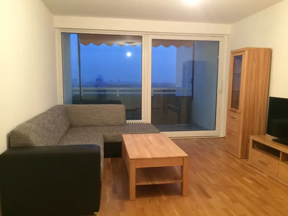Möblierte 2 Zimmer Wohnung Süd Balkon in Steinbach Taunus, Skyline Frankfurt Eschborn
