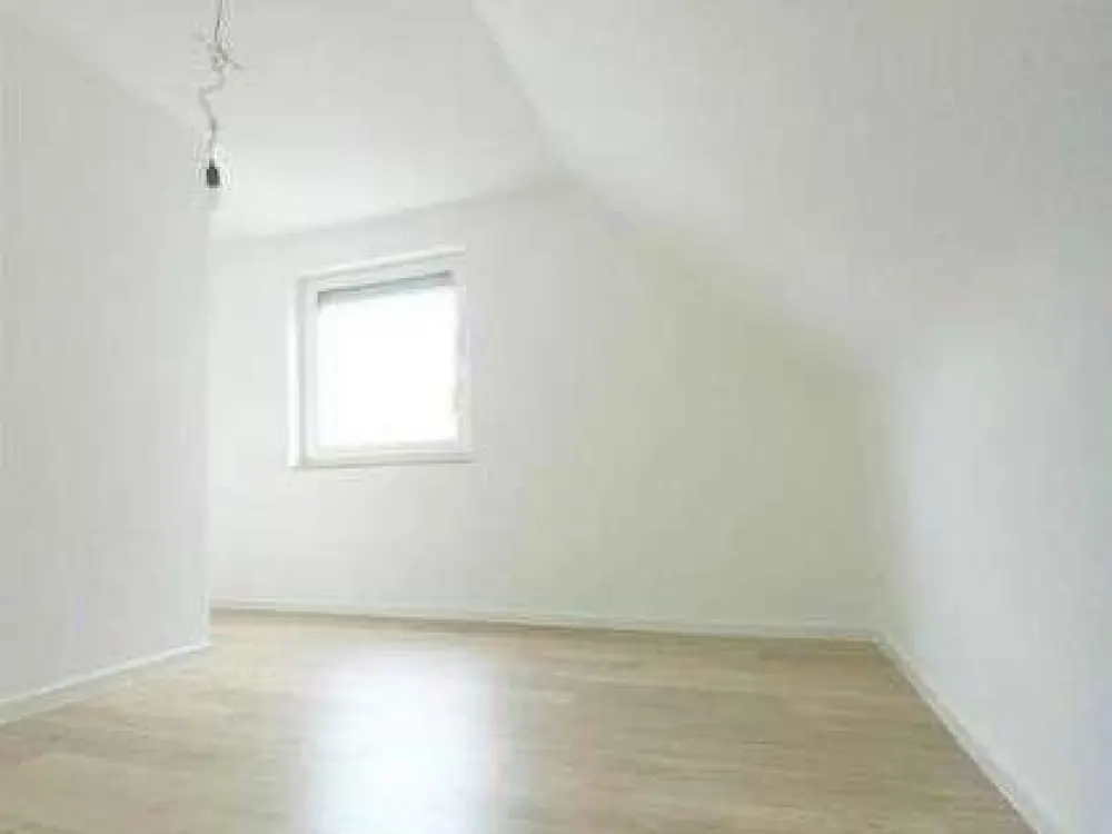 Helle 4 Zimmer Dachgeschosswohnung mitten in Altbach