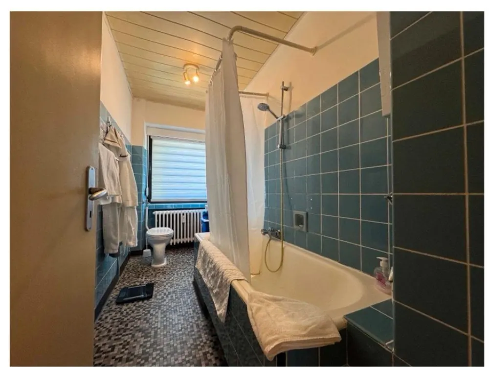 Großzügige Altbauwohnung mit hohen Decken, 91 m²