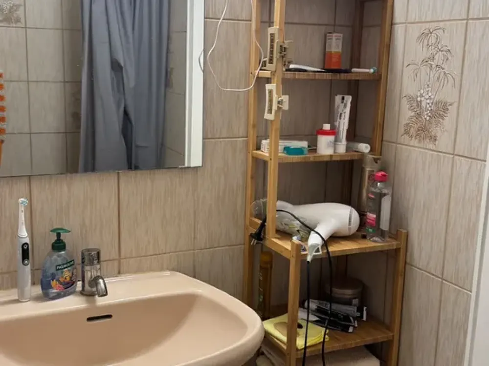 Ruhige Einzimmerwohnung mit Balkon und Einbauschrank