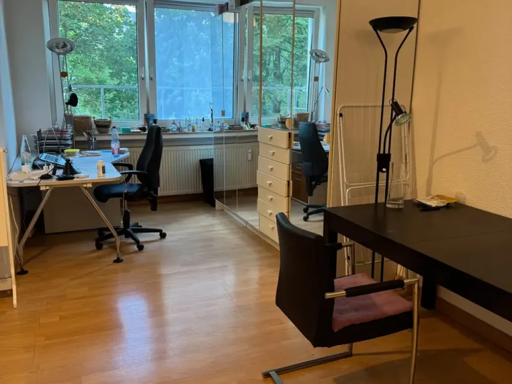 Ruhige Einzimmerwohnung mit Balkon und Einbauschrank