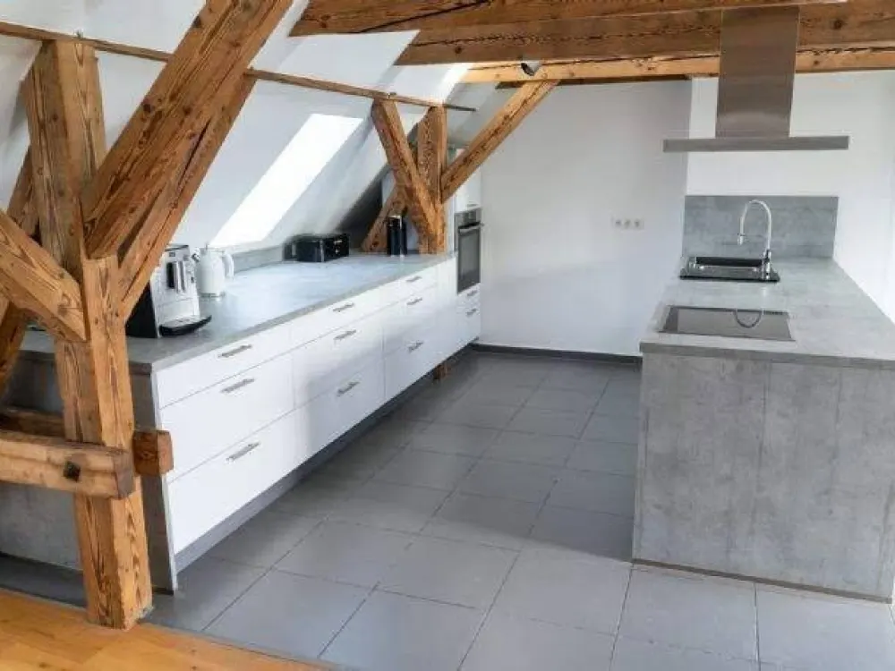 ** Wohnen & Arbeiten in sagenhaft schöner Dachgeschoss-Wohnung mit EBK **