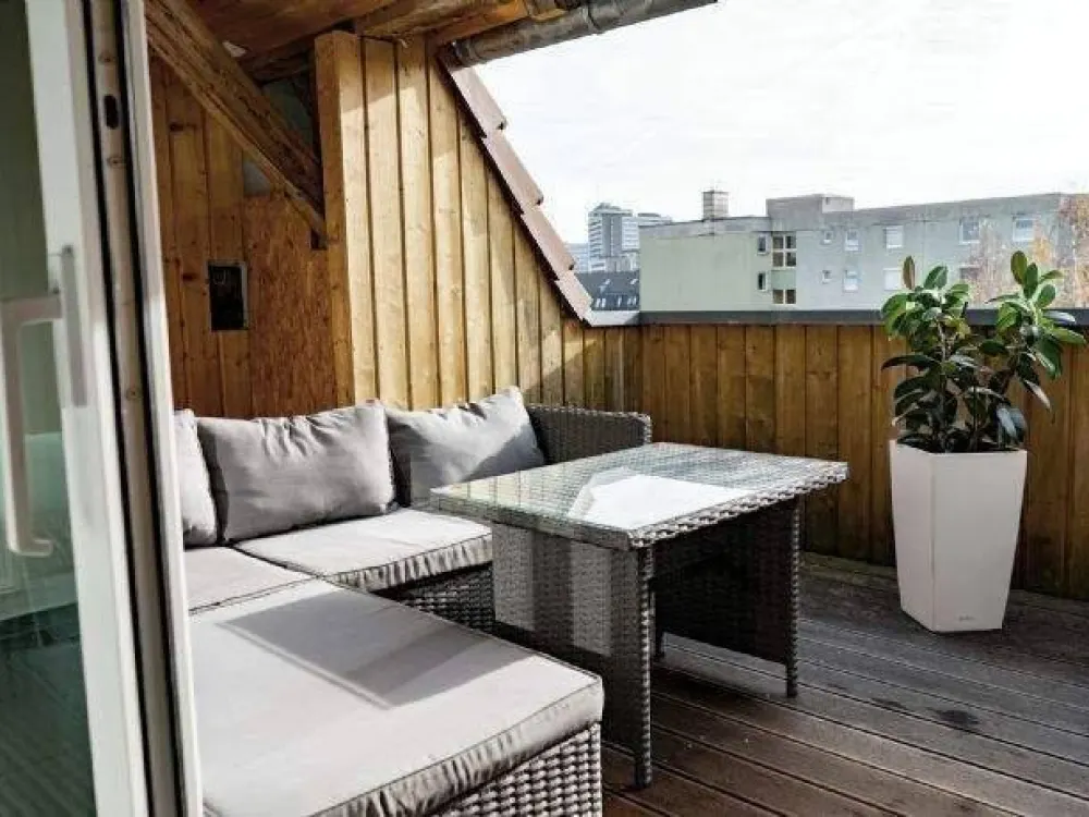 ** Wohnen & Arbeiten in sagenhaft schöner Dachgeschoss-Wohnung mit EBK **