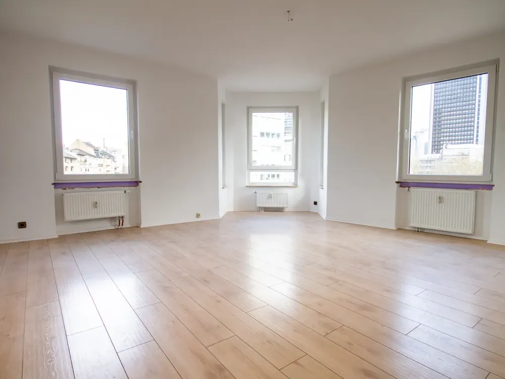 Top-Lage! 4-Zimmer-Wohnung mit EBK, Balkon und Blick