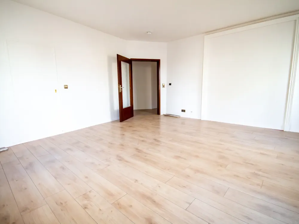 Top-Lage! 4-Zimmer-Wohnung mit EBK, Balkon und Blick