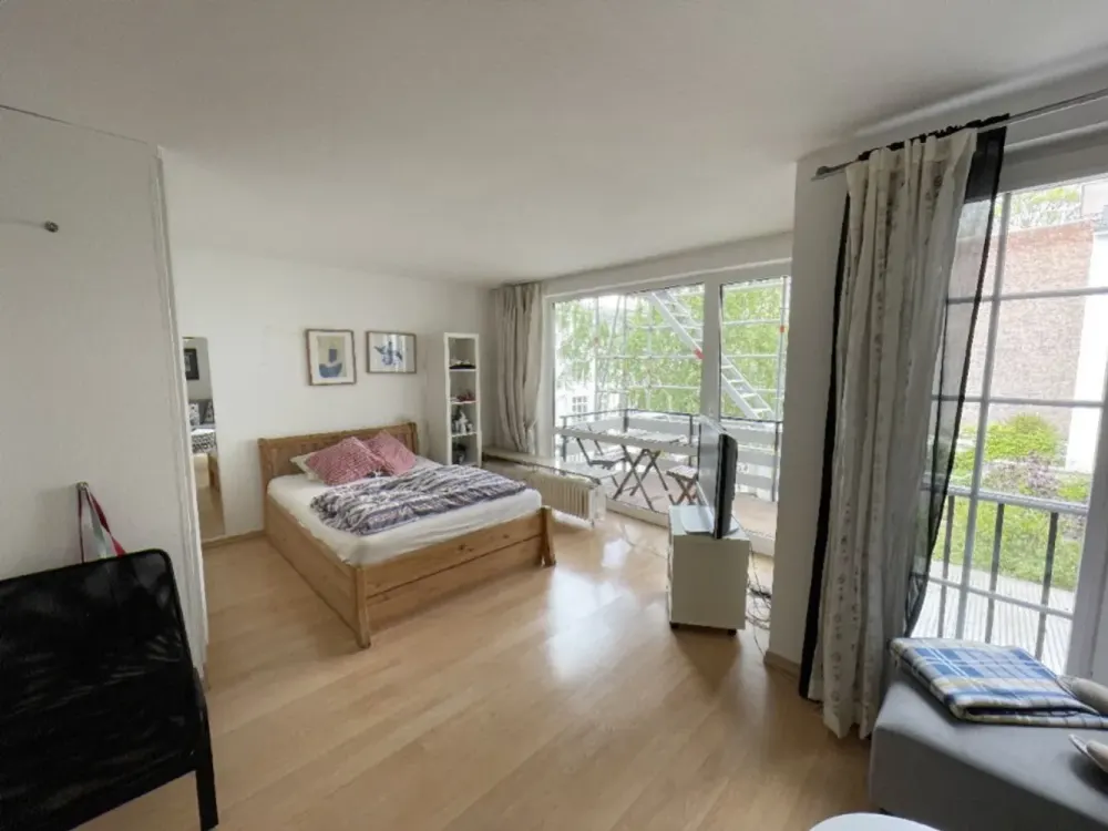 Düsseldorf-Unterbilk! Apartment! Quiet with Balcony and Elevator and Fitted Kitchen!