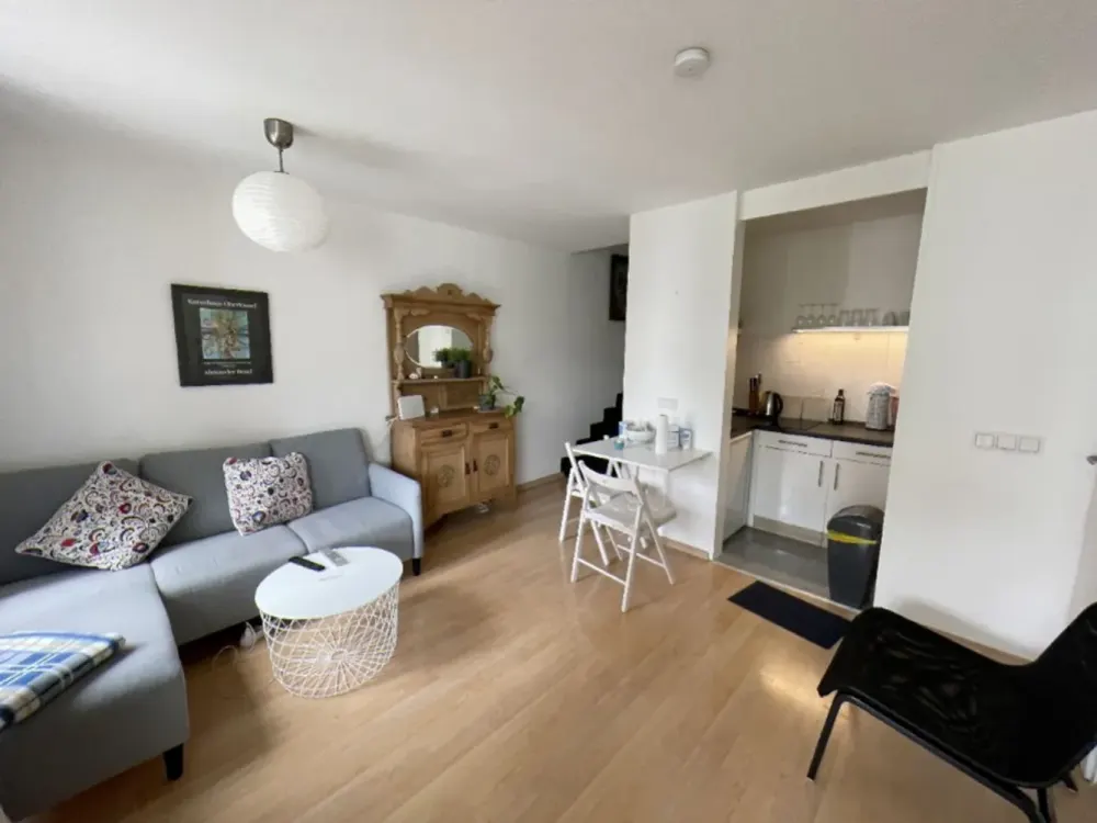 Düsseldorf-Unterbilk! Apartment! Quiet with Balcony and Elevator and Fitted Kitchen!