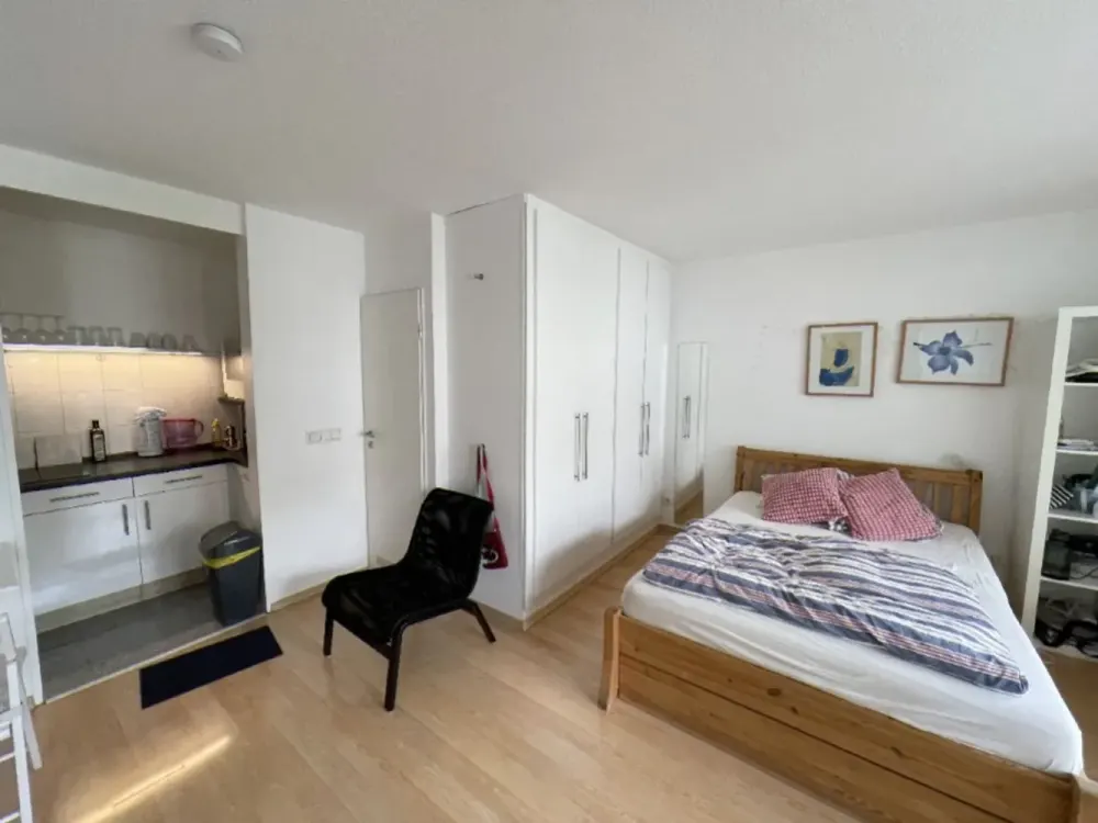 Düsseldorf-Unterbilk! Apartment! Quiet with Balcony and Elevator and Fitted Kitchen!
