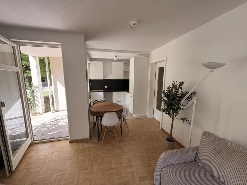 Sanierte 2-Zimmer-Wohnung mit Terrasse, voll möbliert & bezugsfertig am 04.10.2026