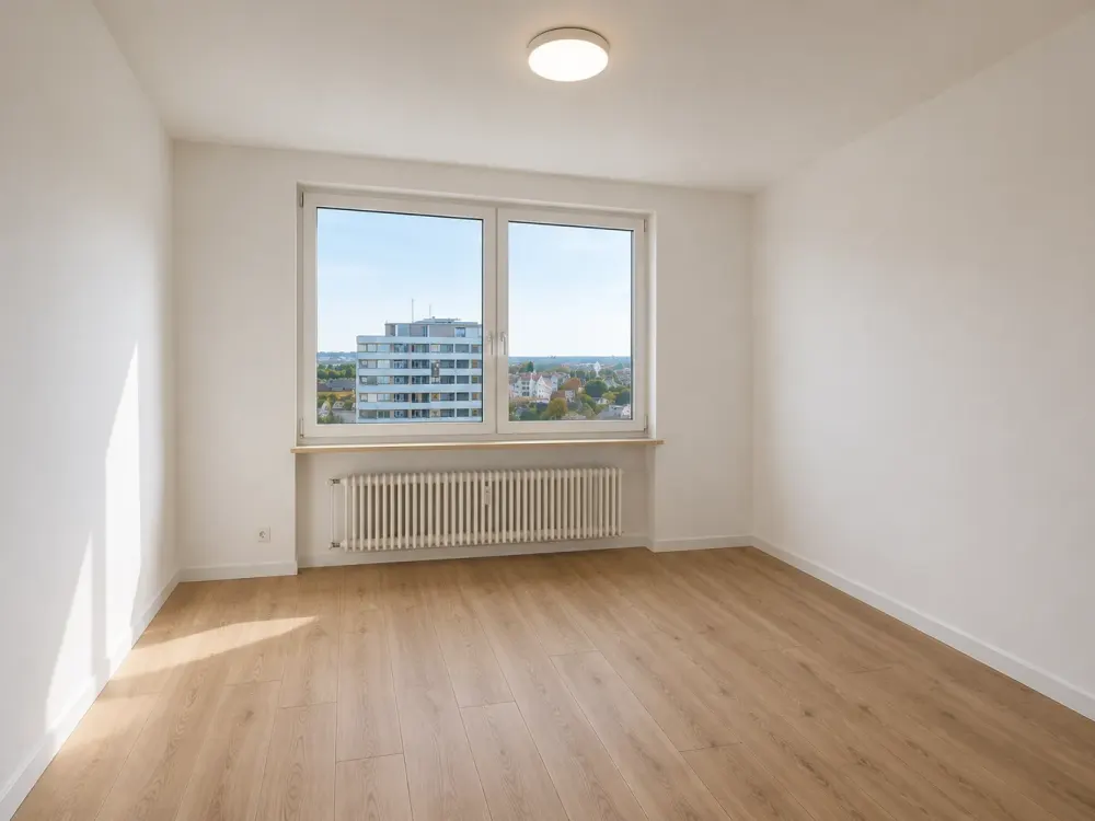 Helle, vollständig renovierte 2-Zimmer-Wohnung mit Südbalkon & tollem Blick, Erstbezug n. Sanierung