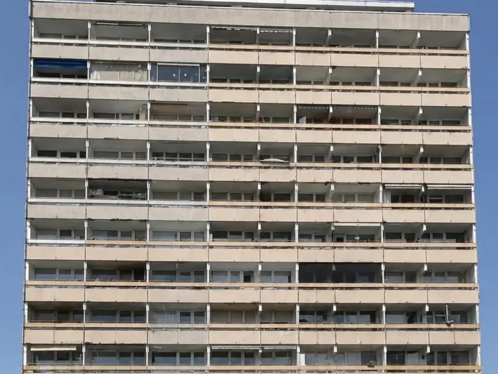 Helle, vollständig renovierte 2-Zimmer-Wohnung mit Südbalkon & tollem Blick, Erstbezug n. Sanierung