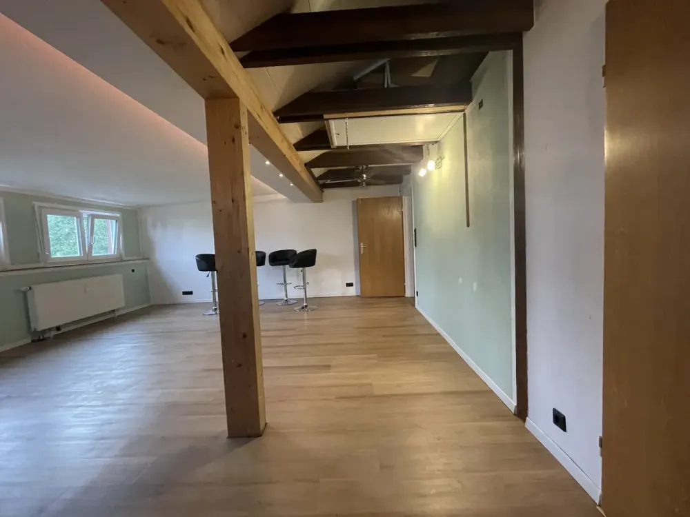 Originelle DG-Wohnung in ruhiger Wohnlage