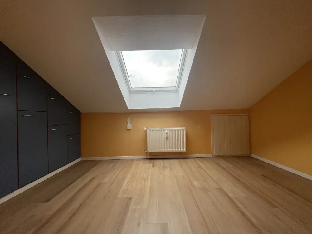 Originelle DG-Wohnung in ruhiger Wohnlage