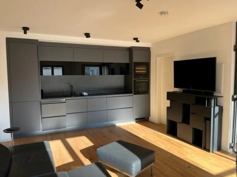 Extravagant Möbliert | Apartment mit Balkon - EBK - Stellplatz uvm.