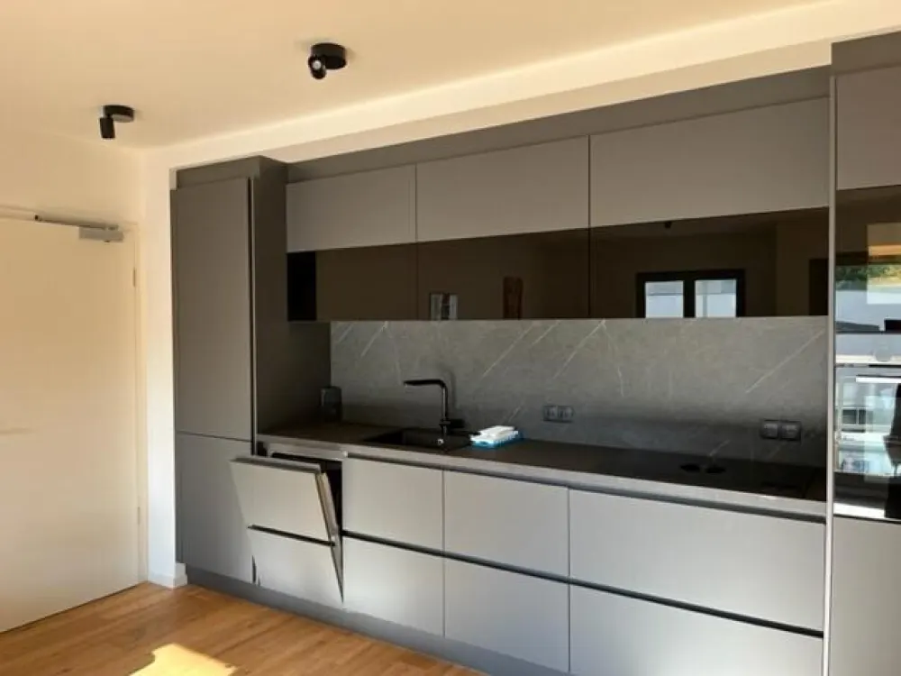 Extravagant Möbliert | Apartment mit Balkon - EBK - Stellplatz uvm.