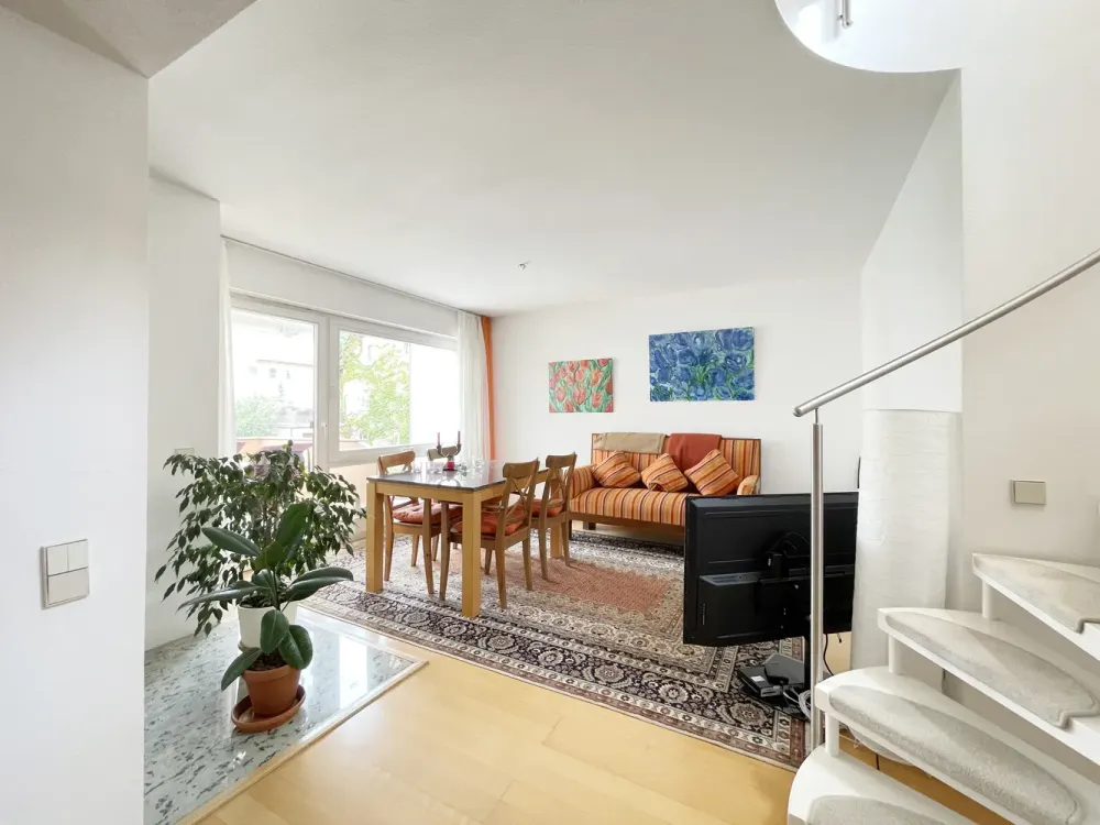 GERLINGEN - Lichtdurchflutete Maisonette in 2-Familienhaus | 81 m² | 2 Balkone | Stellplatz | frei