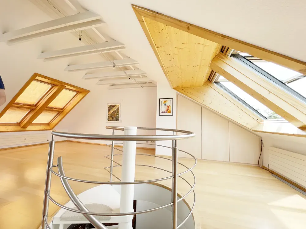 GERLINGEN - Lichtdurchflutete Maisonette in 2-Familienhaus | 81 m² | 2 Balkone | Stellplatz | frei
