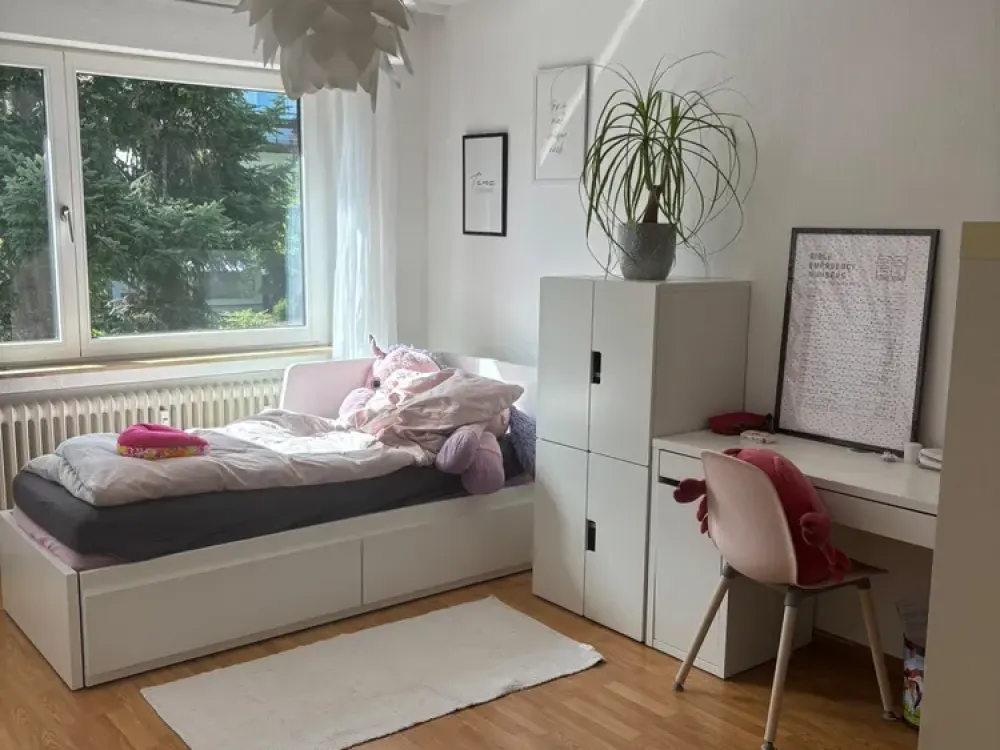 Spacious 3.5-Room Condominium on the Edge of the Forest in Leinfelden