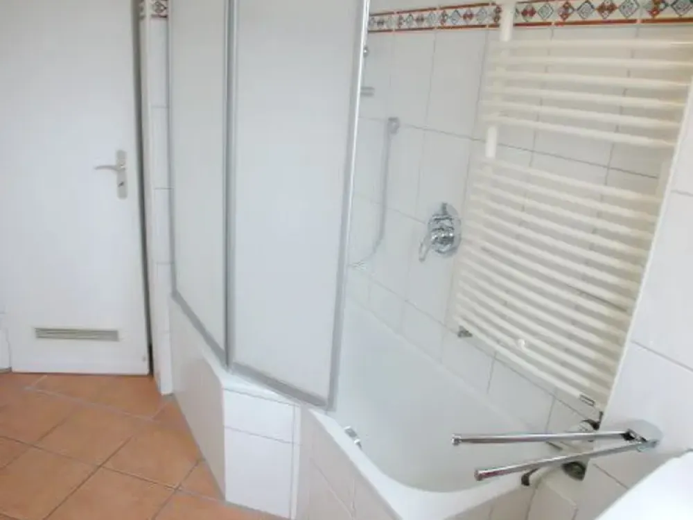 FLATmix.de / PB~Riemekeviertel. Bright, furnished 3-room old building apartment on a floor.../ AG92948