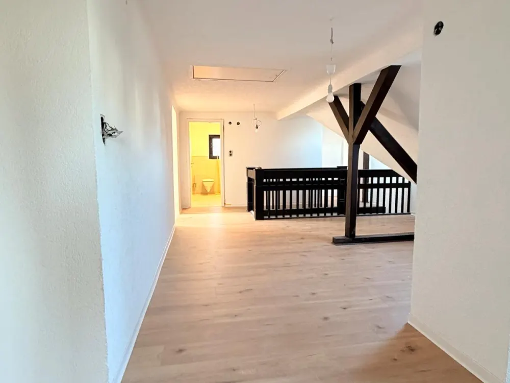 Charmantes, helles Dachgeschoss mit 4-5 Zimmern, ca. 130 m²