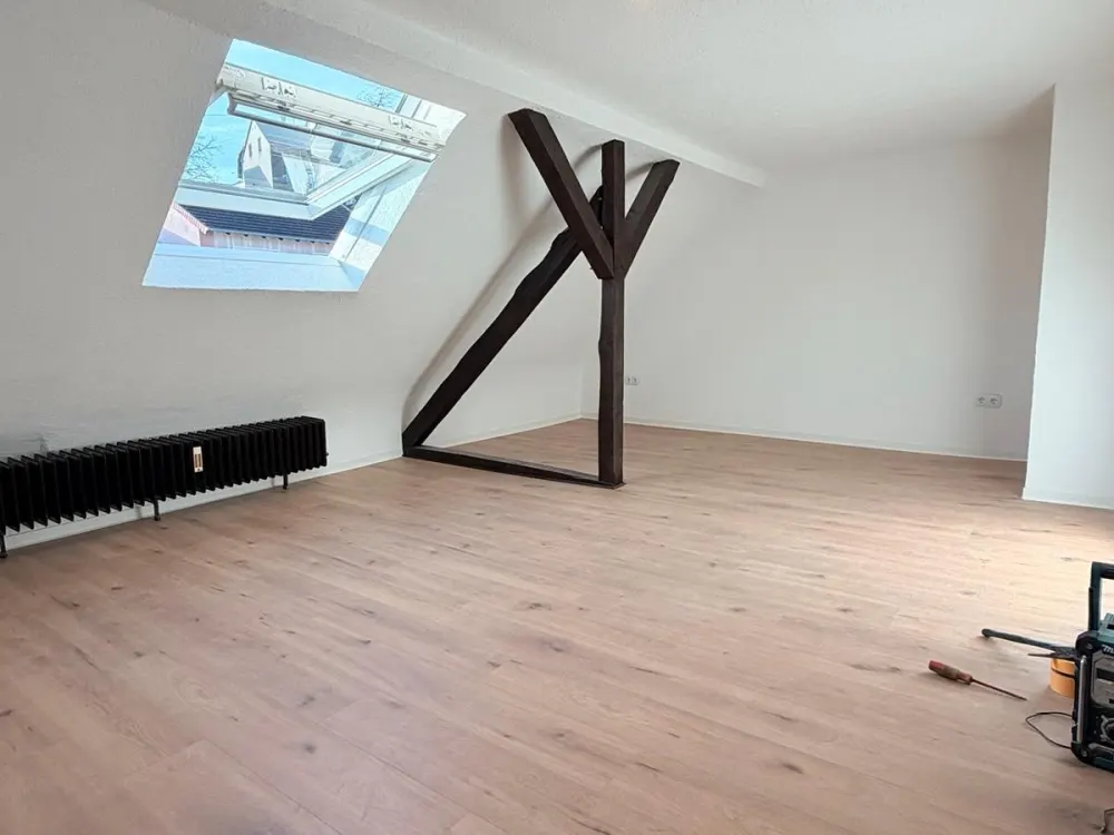 Charmantes, helles Dachgeschoss mit 4-5 Zimmern, ca. 130 m²