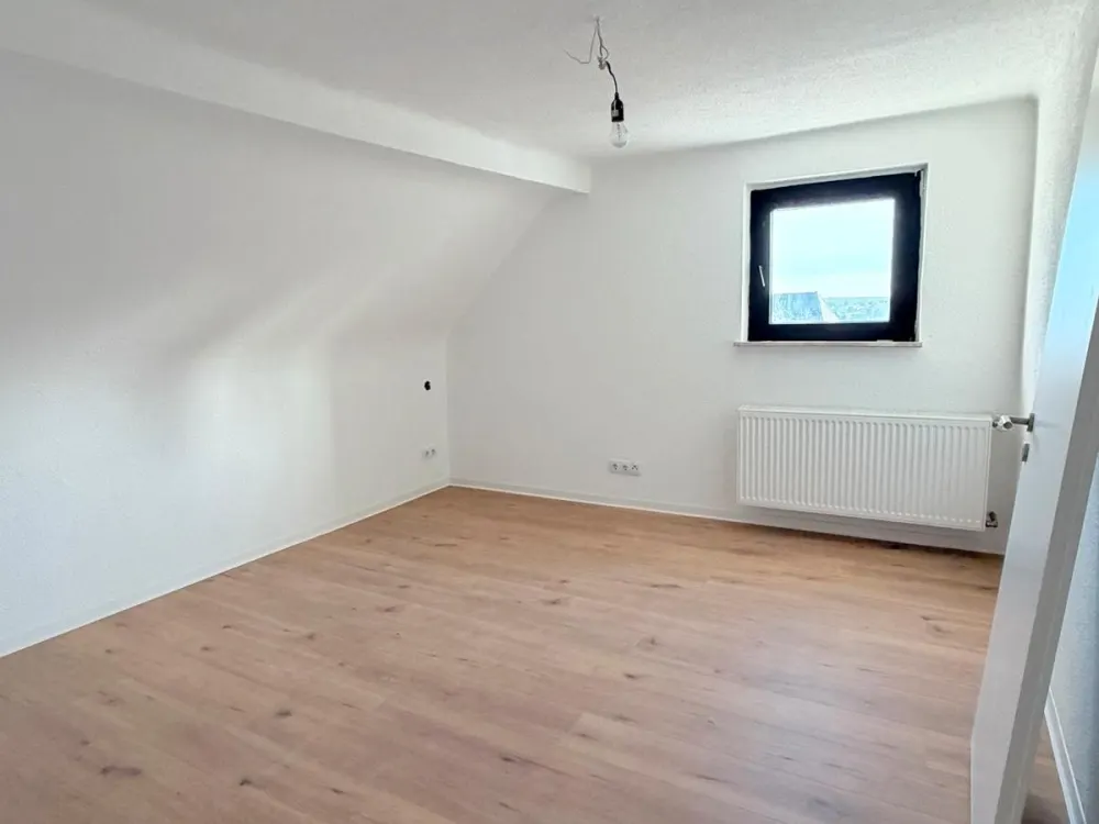 Charmantes, helles Dachgeschoss mit 4-5 Zimmern, ca. 130 m²