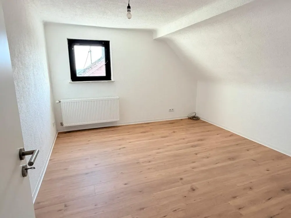 Charmantes, helles Dachgeschoss mit 4-5 Zimmern, ca. 130 m²