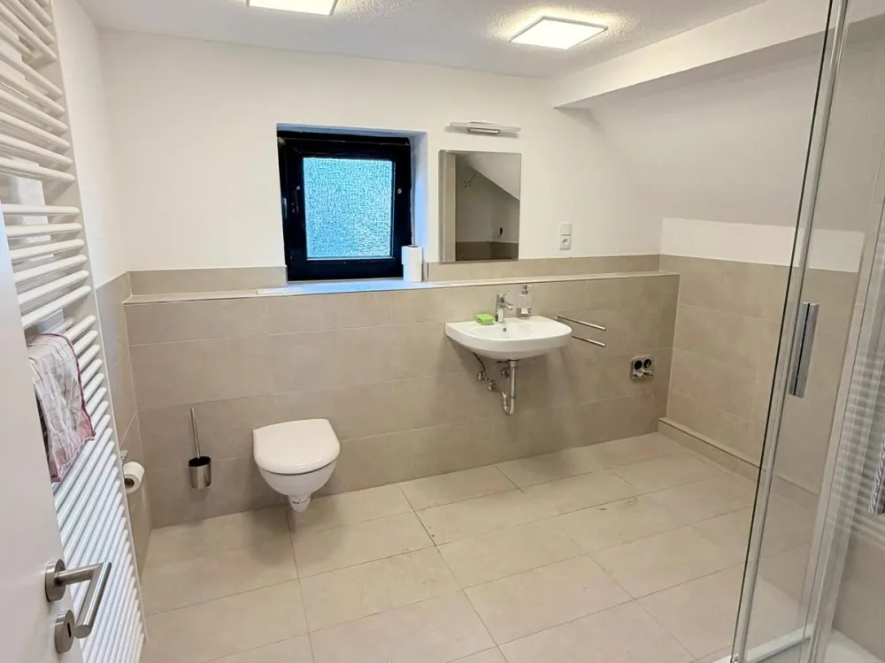 Charmantes, helles Dachgeschoss mit 4-5 Zimmern, ca. 130 m²