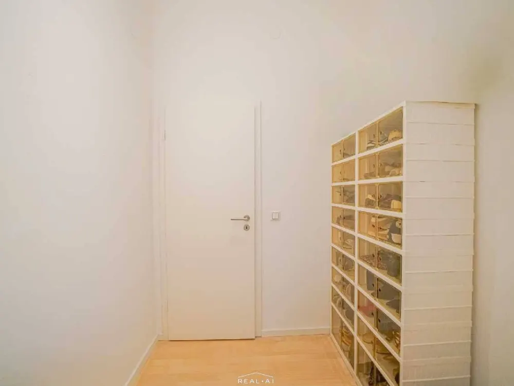 Stilvolle 3-Zimmer-Altbauwohnung in zentraler Lage von Pempelfort mit EBK