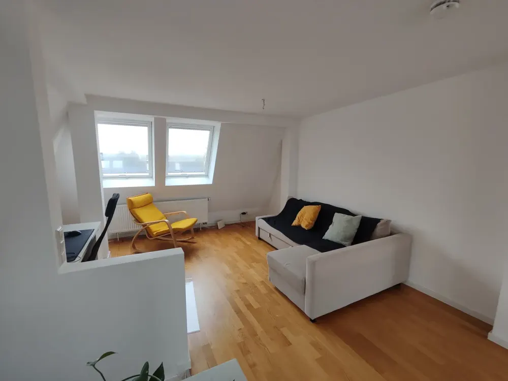 *Offen gestaltete, wunderbar helle Dachgeschosswohnung*