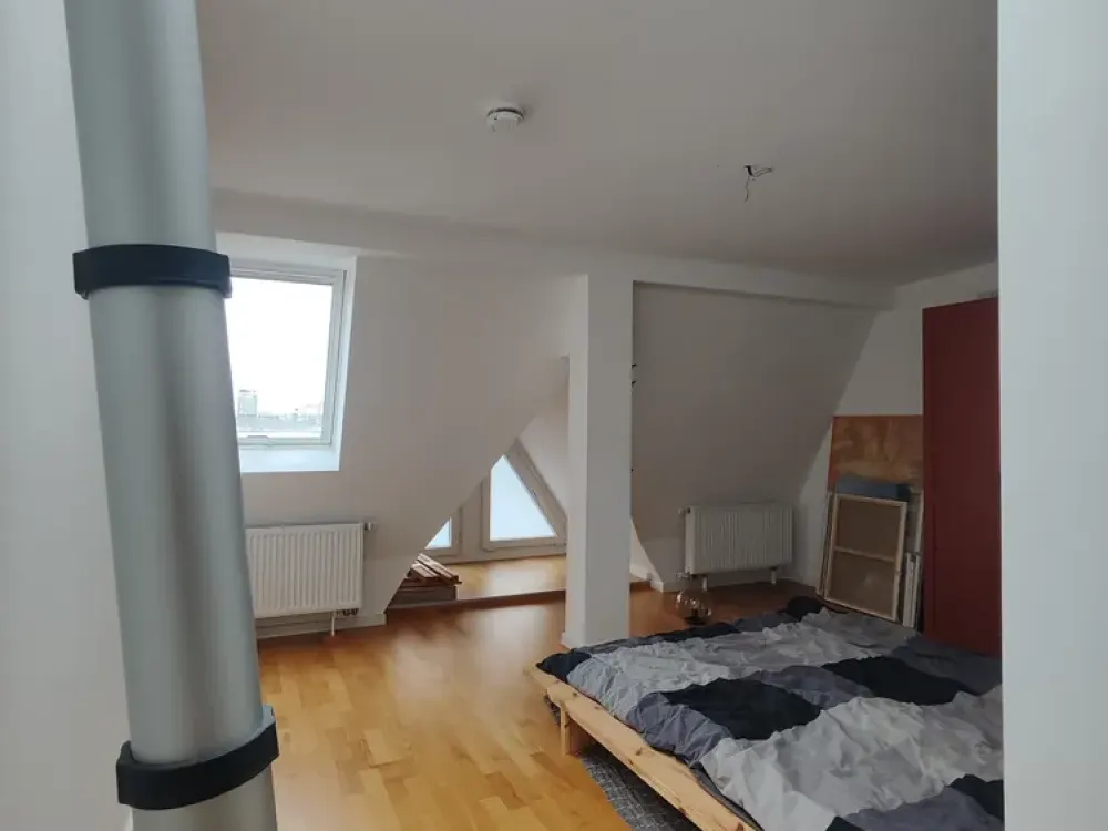 *Offen gestaltete, wunderbar helle Dachgeschosswohnung*