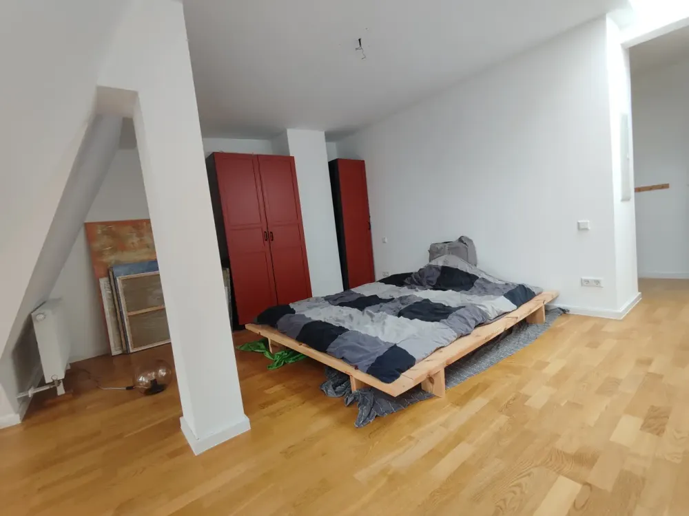 *Offen gestaltete, wunderbar helle Dachgeschosswohnung*