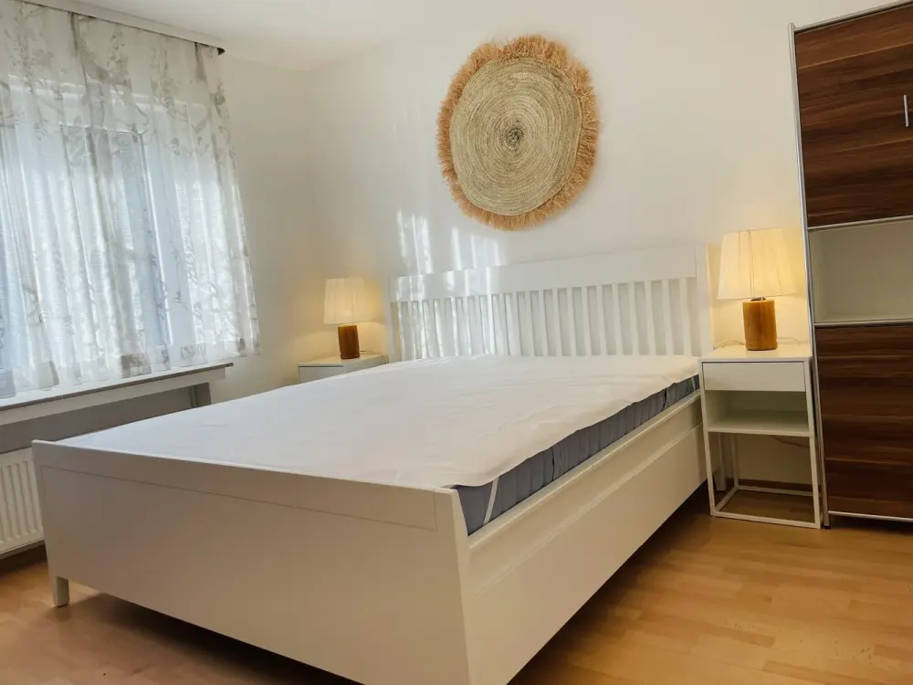 Möblierte helle 2-Zimmer Wohnung mit Homeoffice am Rosenberg