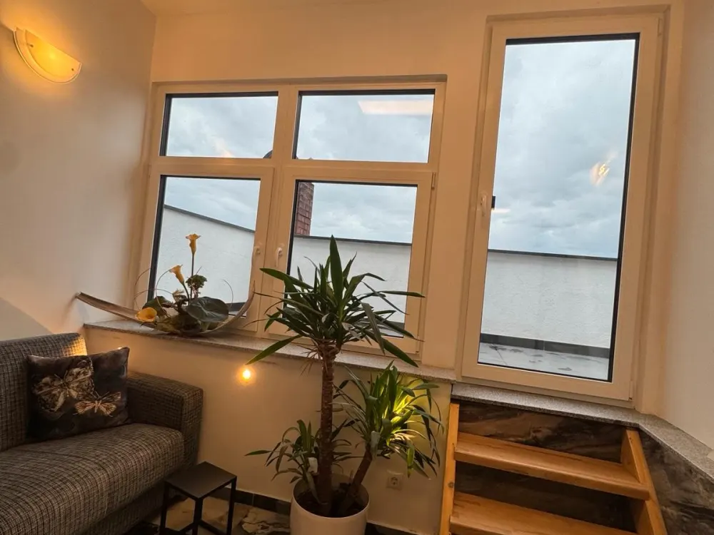 Möblierte 3,5-Zimmer-Dachgeschosswohnung mit Terrasse in Jesewitz
