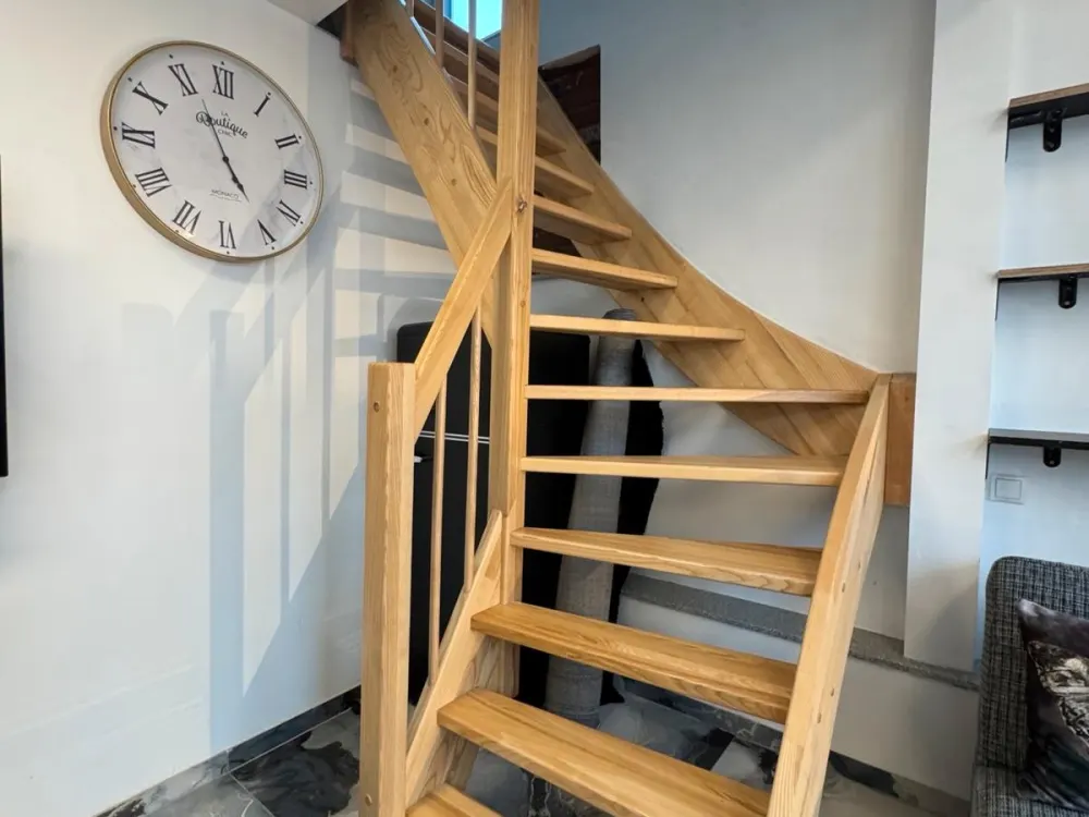 Möblierte 3,5-Zimmer-Dachgeschosswohnung mit Terrasse in Jesewitz