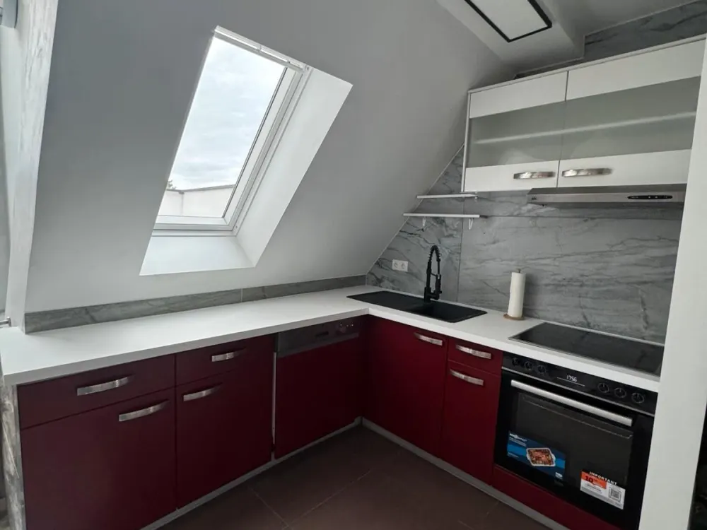 Möblierte 3,5-Zimmer-Dachgeschosswohnung mit Terrasse in Jesewitz
