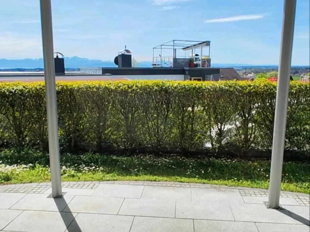 Helle teilmöblierte Erdgeschosswohnung mit See und Bergblick