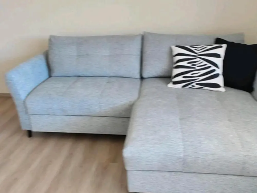 Helle teilmöblierte Erdgeschosswohnung mit See und Bergblick