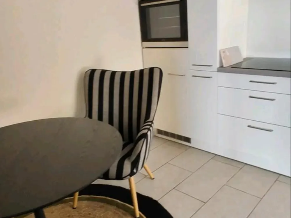 Helle teilmöblierte Erdgeschosswohnung mit See und Bergblick