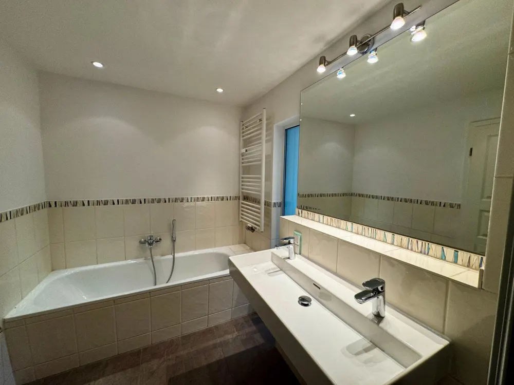 3-RW mit Einbauküche, Südbalkon & Stellplatz