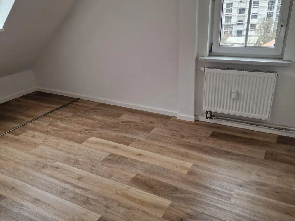 Wohnst Du schon oder suchst Du noch ?- 3 Zimmer DG, Balkon Thekla