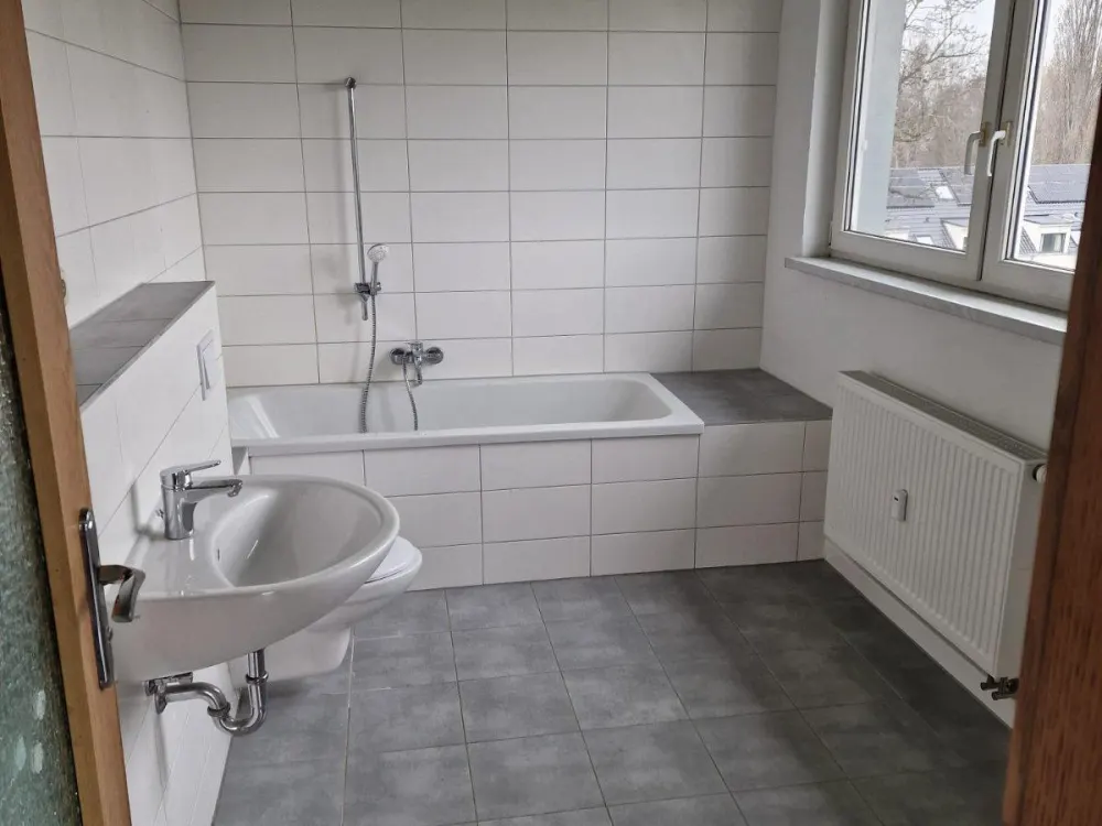 Wohnst Du schon oder suchst Du noch ?- 3 Zimmer DG, Balkon Thekla