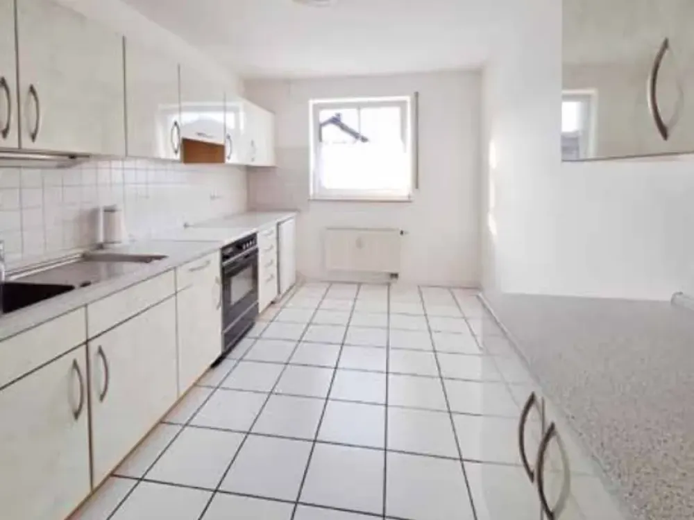 3-Zimmer-Wohnung mit Balkon und Garage