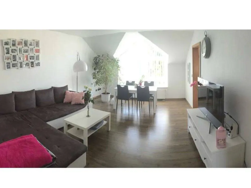 Stadtnahe Dachgeschosswohnung in ruhiger Seitenstraße
