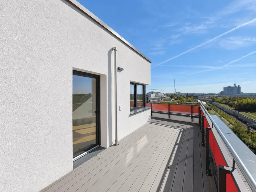 NEW BUILDING AT NEUEN PARK | Four rooms and a roof terrace for sun from early to late