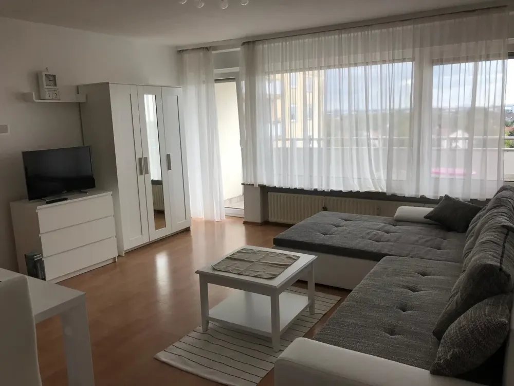 Möblierte 2 Zimmerwohnung mit Balkon & Tiefgaragenstellplatz ab 01.10.2026 zu vermieten