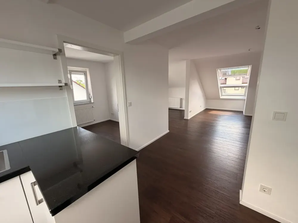 Hochwertig modernisierte 3,5-Zimmer-Dachgeschosswohnung